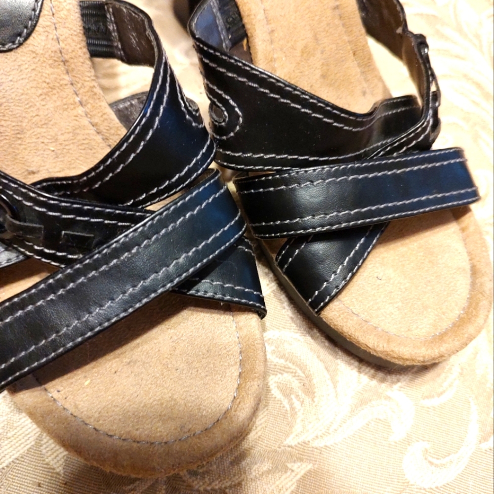 🖤(Reduced) Adorable Vtg Deadstock Black & Tan Strappy Slide Buckle Heels - 7.5M - Picture 9 of 16